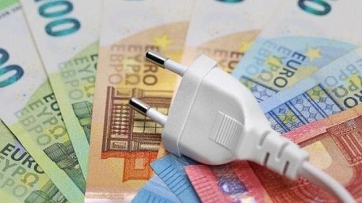 Bollette luce, la beffa del mercato libero: prezzi più alti anche nel 2024