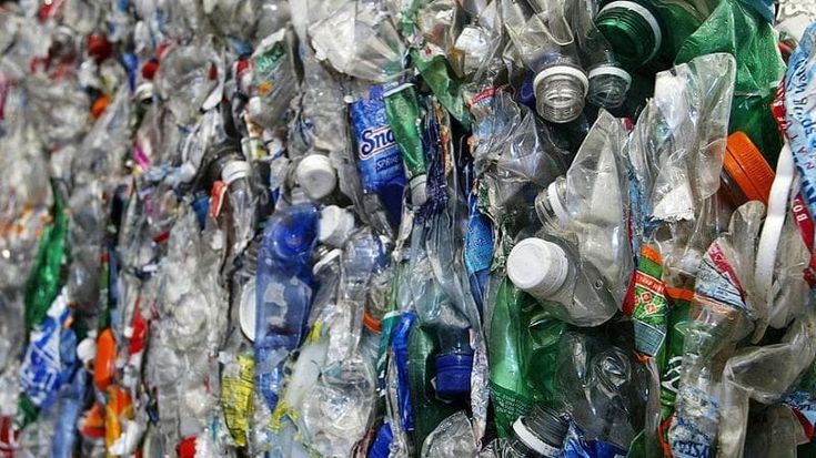 Il business della plastica riciclata cresce. Ma solo a valore