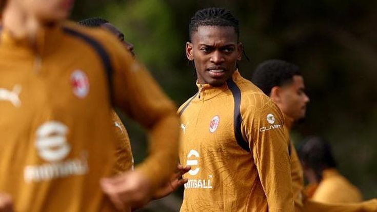 Calciomercato in diretta: Leao, c’è anche l’Aston Villa. Juve torna su Mateta, Ricci e Kean al Como
