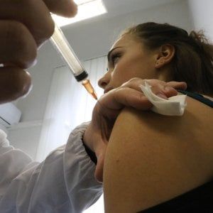 Dl vaccini, passa l'emendamento che fa scendere quelli obbligatori da 12 a 10