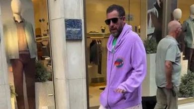 Milano,  Adam Sandler passeggia nelle vie del Quadrilatero della Moda tra autografi e saluti ai fan