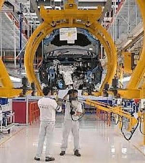 La Fiat riammette in fabbrica la Fiom<br />"Per&ograve; serve una legge nuova"