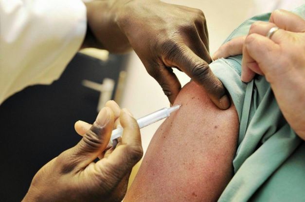 Vaccini sospesi, Lorenzin: "Dai primi test nessuna correlazione". E attacca le Regioni