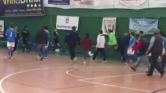 Calcio femminile, Margherita di Savoia retrocesso per l'aggressione agli arbitri: campo out per due anni