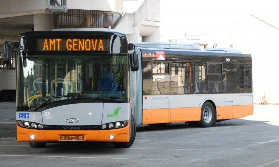 Bus, l'annuncio della Regione: "Entro maggio i primi sedici mezzi all'Amt"