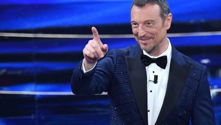 Sanremo 2023, su Zelensky Amadeus non arretra: "Giusto non dimenticare la guerra"