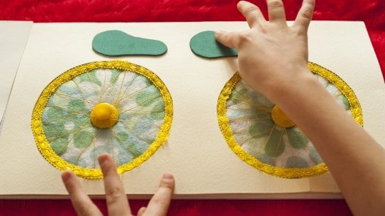 Ciclismo, Libri nel Giro: quando la bicicletta è tattile