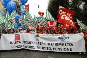 Migliaia in marcia con la leader Camusso<br />"Non c'&egrave; equit&agrave;, faremo lo sciopero generale"