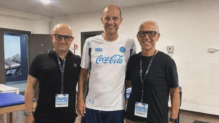 Allegri debutta a Castel Volturno: stretta di mano con undici azzurri