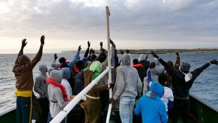 Migranti, Bonavitacola: “Navi Ong sono un servizio di linea, non più di soccorso”