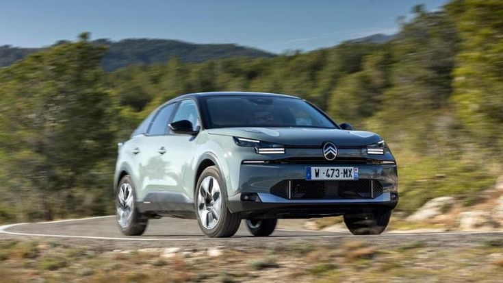 Nuova Citroën C4, la compatta francese per tutti i gusti: elettrica, ibrida o a benzina