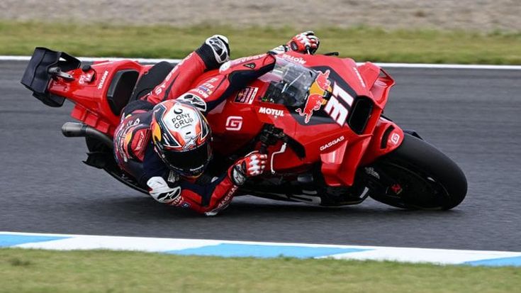 MotoGp, Giappone: Acosta in pole, ma anche Bagnaia in prima fila