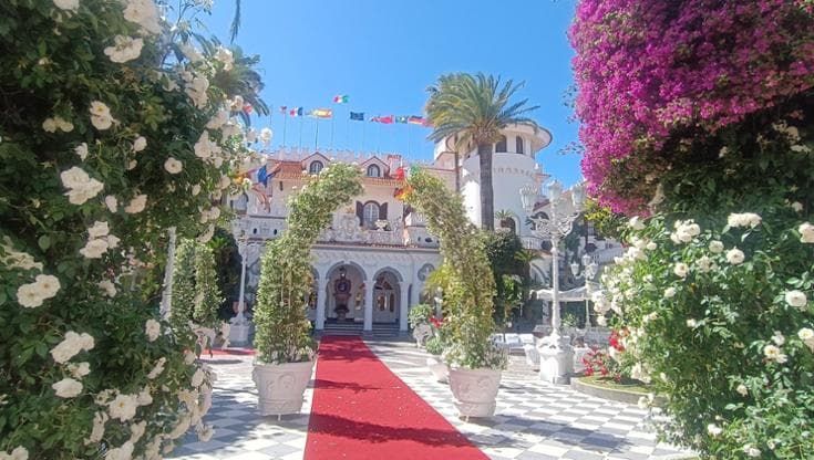 Ultimo ballo nel Castello delle cerimonie: chiusi i cancelli. I lavoratori dal prefetto