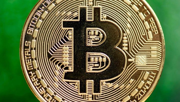 Nuovi stimoli Usa e vaccini Ue sostengono le Borse. Il Bitcoin vola ancora: oltre 23 mila dollari