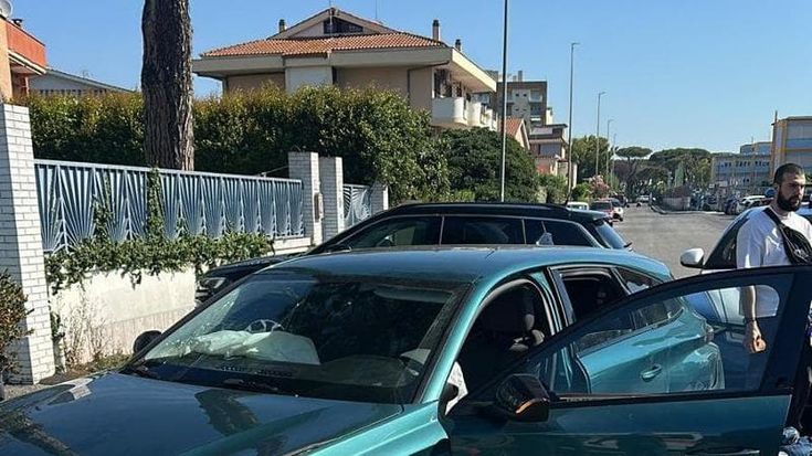 Turiste investite a Ostia per sfuggire a polizia, arrestato il terzo uomo a bordo