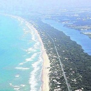 Latina, rischiano di annegare: bambini salvati da migrante egiziano