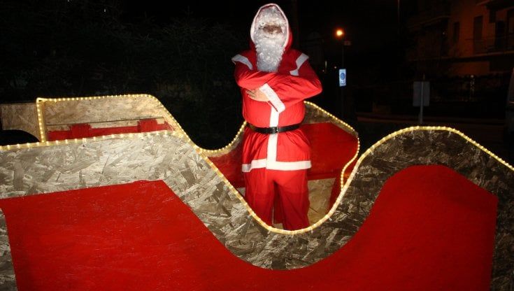 Sant'Eusebio, la slitta di Babbo Natale lungo le vie del quartiere