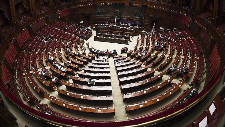 Manovra, la Camera approva: blocco dei licenziamenti e assegno unico ai figli. Oggi in Senato per chiudere in tre giorni