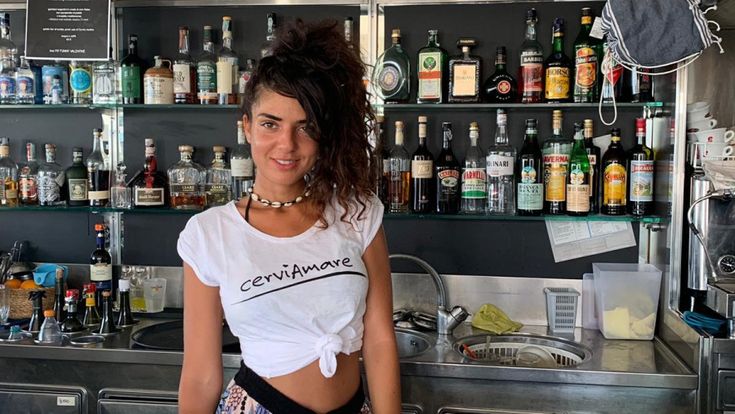 La scelta di Ornella “Io, barista d’estate con la laurea in tasca”