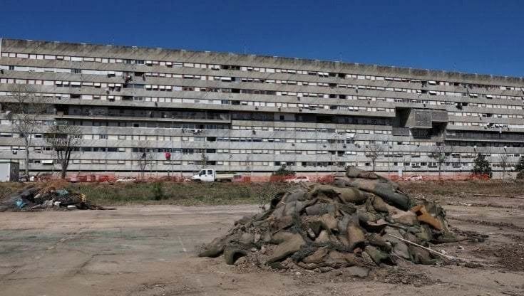 L'ascensore è guasto: a Corviale un malato trasportato in un "sacco" 
