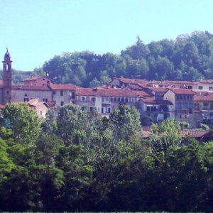 Bambino travolto da una lapide nel cortile della scuola materna di Farigliano (Cuneo)
