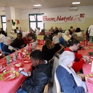 Il sindaco al pranzo di Sant'Egidio: "Continuate la tradizione solidale della città"