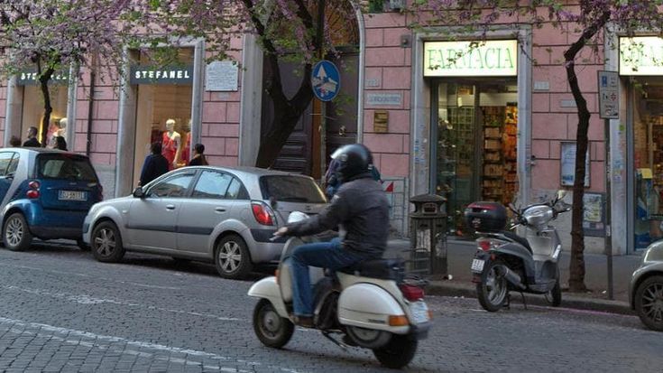 Negozi di quartiere, effetto nostalgia per 6 romani su 10. Bocciati B&b e rivendite turistiche