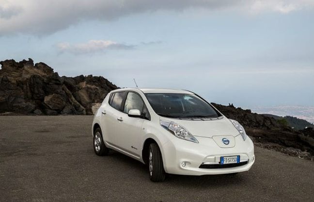 Nissan Leaf, dopo l'estate il parcheggio assistito avanzato
