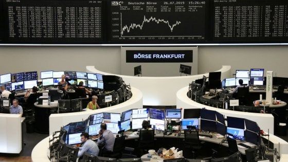 Borse caute, Milano la peggiore in Europa. Trump torna all'attacco della Fed.