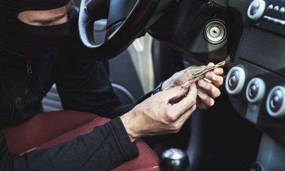 Calano i furti d’auto, ma diminuiscono anche i recuperi