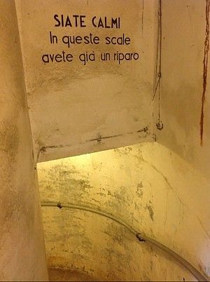 Il vescovo dice messa<br />nel rifugio antiaereo