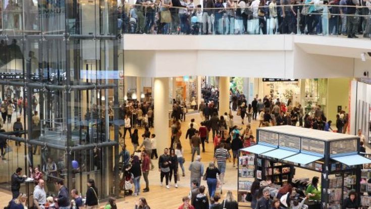 Da Pasqua al Primo Maggio: shopping, scioperi e chiusure