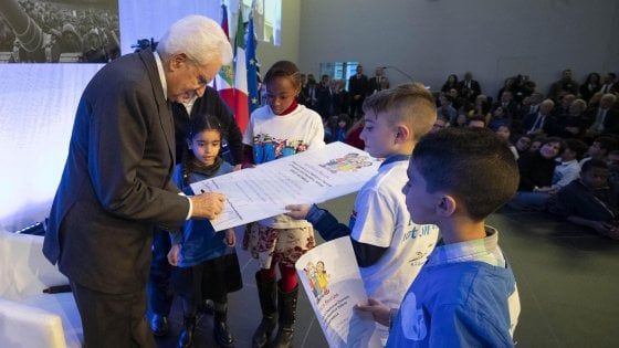 Torino, Mattarella ai bambini del Sermig: "Ostilità verso altre etnie è priva di senso, abbattiamo le barriere"