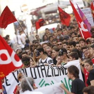 Scuola, la carica dei 100mila: studenti contro le riforme del governo