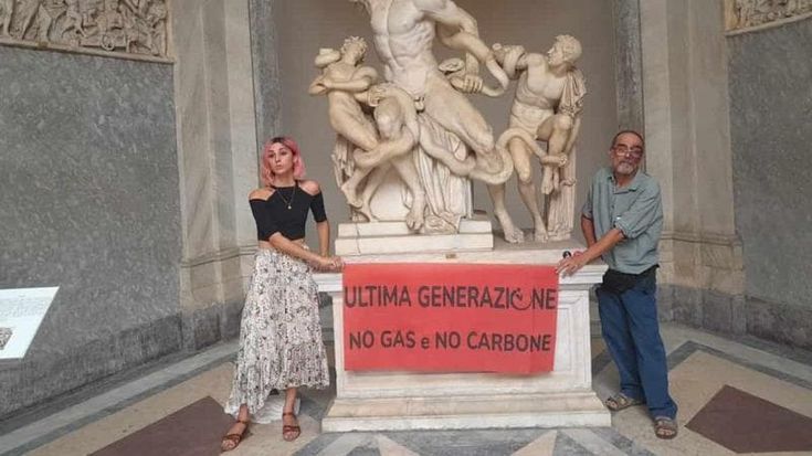 Ecoblitz ai Musei Vaticani, processo bis per i due attivisti di Ultima generazione che si incollarono al Lacoonte