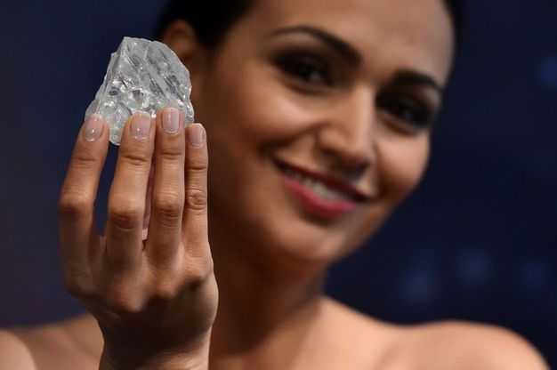 Venduto per 53 milioni il secondo diamante più grande al mondo: "E' come palla da tennis"