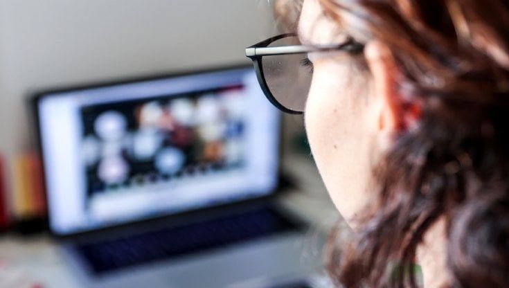 "Torna o ti spezzo l'altra gamba": istruttoria del provveditorato sulle minacce della prof alla ragazza in Dad