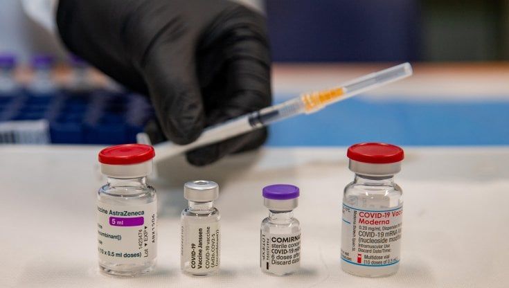 Vaccini, i 4 punti di De Luca: dal no al mix dosi allo stop ad AstraZeneca e Johnson in Campania