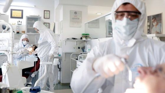 Coronavirus, negli Usa al via test sull'uomo per un vaccino. Ue offre 80 mln a CureVac, possibili test da giugno