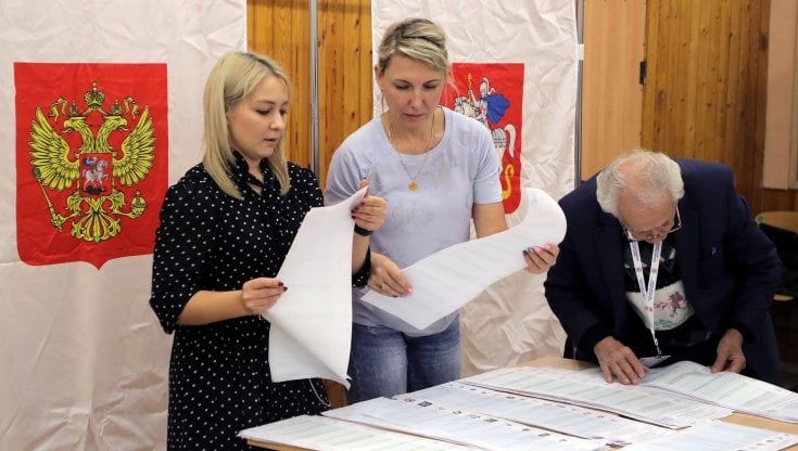 Russia, i comunisti denunciano brogli e indicono proteste: "Non riconosciamo i risultati"