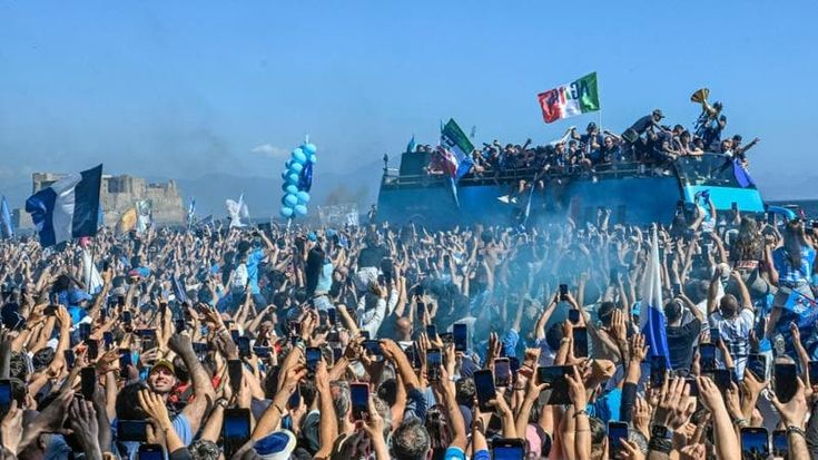 100 anni del Napoli, ecco la grande festa del 1 agosto: video sui monumenti, fuochi e bande popolari