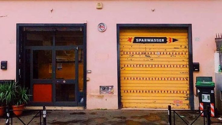 Un rifugio (gratuito) per rider, operai e fattorini nelle ore più calde: a Roma apre Oasi Pigneto
