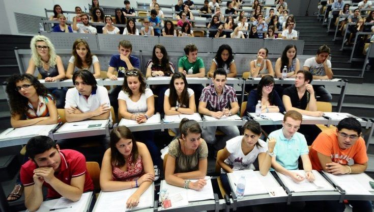 Aumentano i giovani laureati in Sicilia ma le retribuzioni sono basse