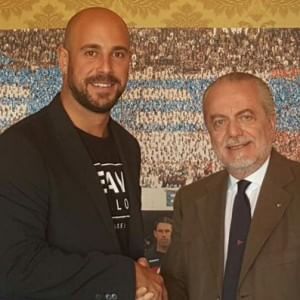 Il Napoli riabbraccia Reina: ''Bentornato in azzurro''