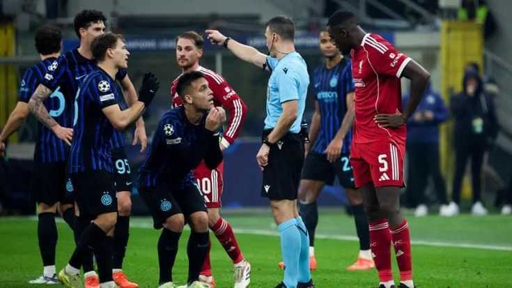 Inter-Liverpool, rigore e polemiche. Chivu: “Combattiamo le ingiustizie”