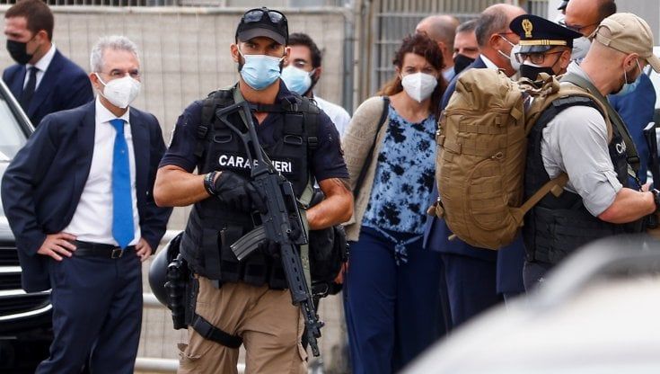 Afghanistan, i primi rimpatriati a Roma: "In migliaia rischiano la vita, i talebani cercano i nostri colleghi casa per casa"