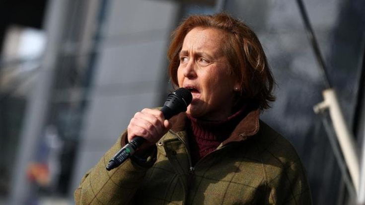 Von Storch, la vice dell’Afd: “Subito via alle espulsioni di migranti e alle milizie dei cittadini”