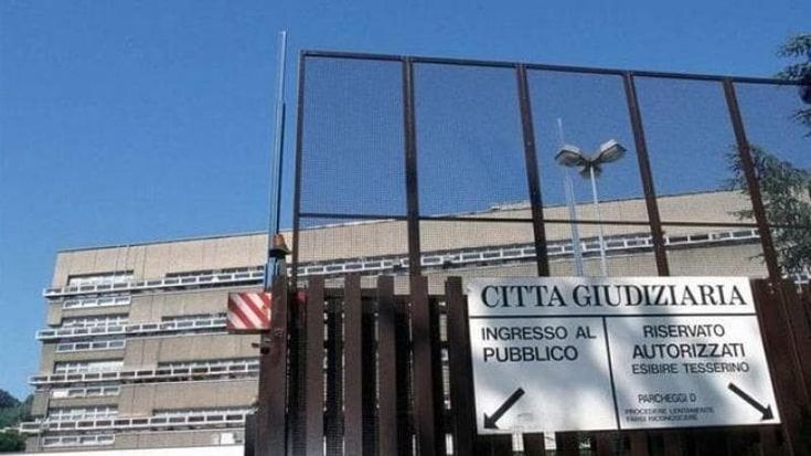 Pietralata, botte alla compagna per impedire il battesimo del figlio: “Deve essere musulmano”