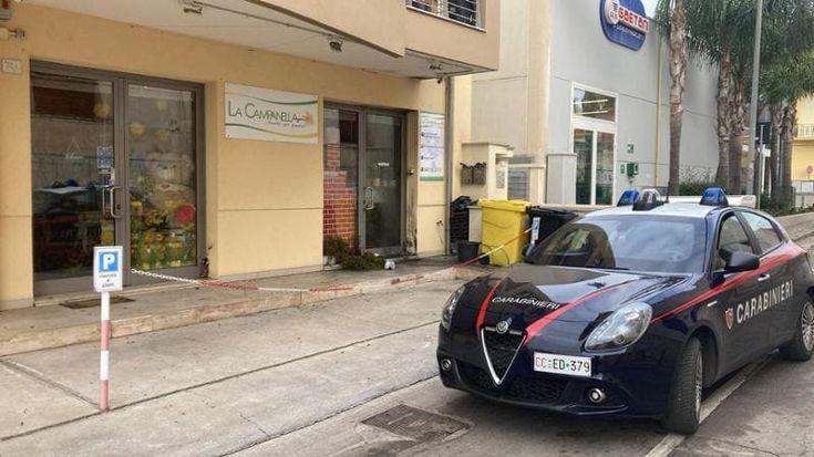 Salento, molotov e vetrina incendiata a un negozio di fiori: è allarme racket