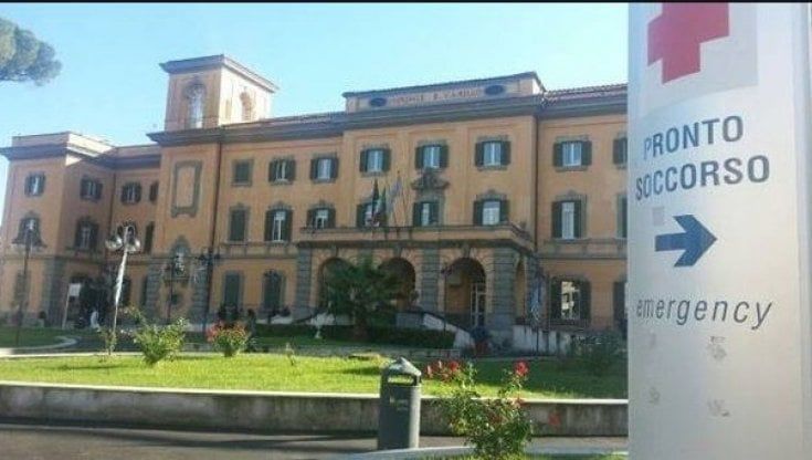 San Camillo, anziano morto e derubato, l'ospedale replica: "Non aveva né la fede né il cellulare quando è entrato". E non si scusa con i familiari 